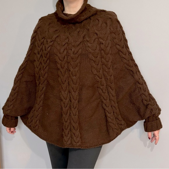 Hand knit Poncho Pullover Sweater Cape Poncho with cuffs Brown one size fits all - Picture 1 of 5